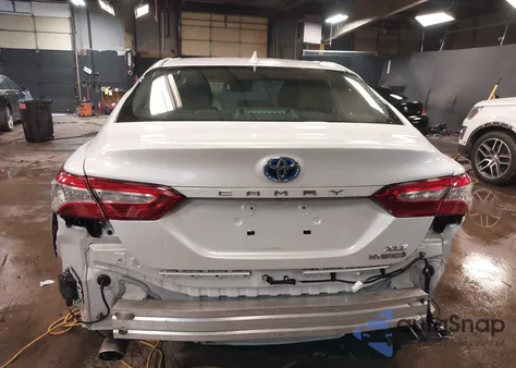2020 Toyota Camry Xle Hybrid z USA, uszkodzony, nr VIN 4T1F31AK4LU011650